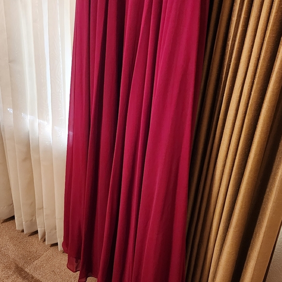 Let's Dress Maxi in Burgundy - Picture 5 of 7